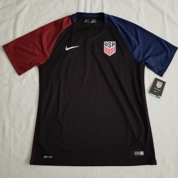 nike black soccer jersey